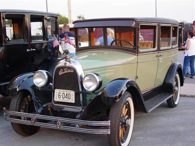 1928 Whippet Sedan - America