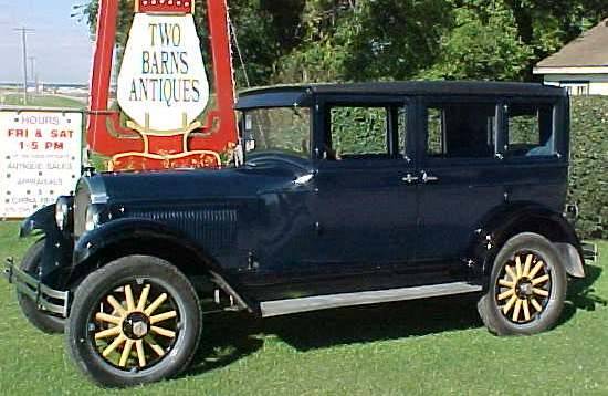 1928 Whippet Sedan - America