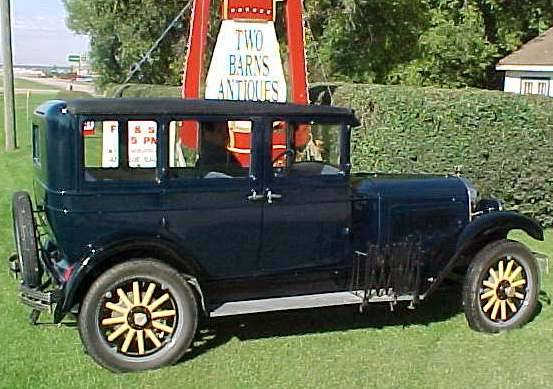 1928 Whippet Sedan - America