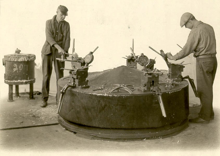 Casting of W.O. steering wheel spiders, Toledo OH, circa 1913