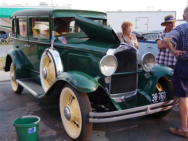 1930 Willys Deluxe Sedan Model 98B - America