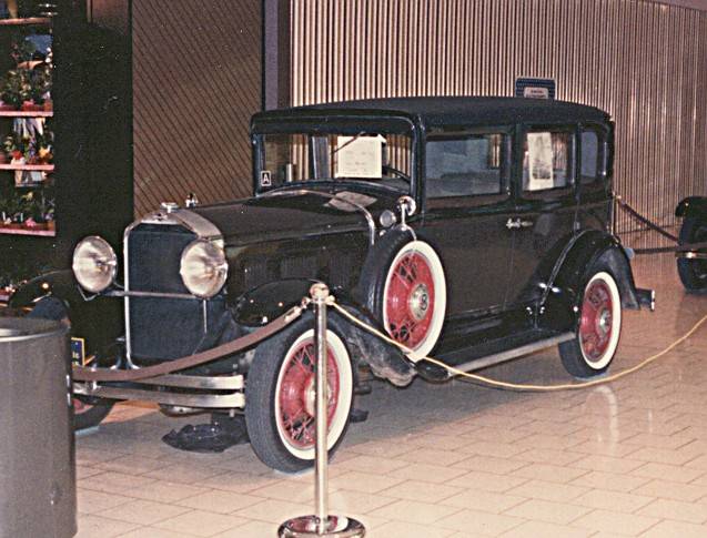 1930 Willys Deluxe Sedan Model 8-80 - America