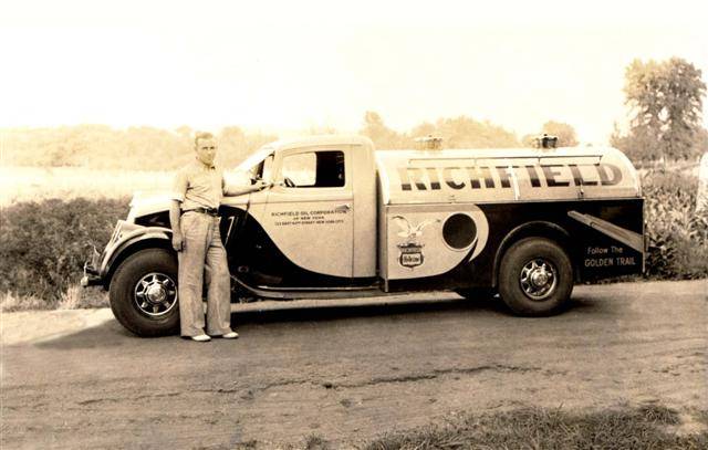 1933 Willys Oil Tanker Model 77 - America