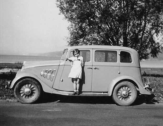 1933 Willys 4 Door Sedan Model 77 - America