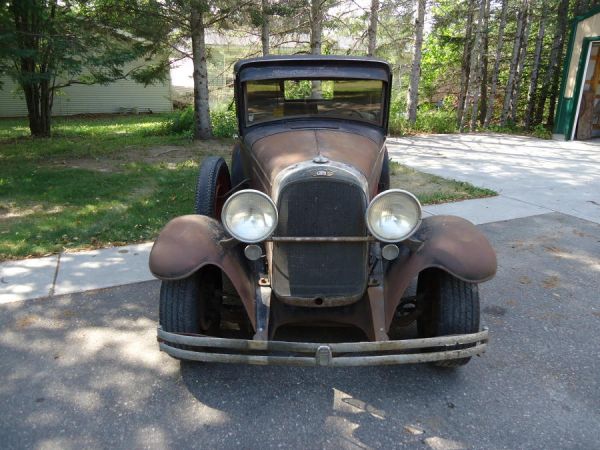 1930 Willys Deluxe sedan Model 98B (Unrestored) - America