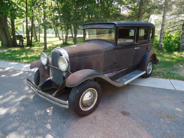 1930 Willys Deluxe sedan Model 98B (Unrestored) - America