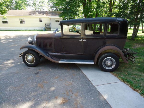 1930 Willys Deluxe sedan Model 98B (Unrestored) - America