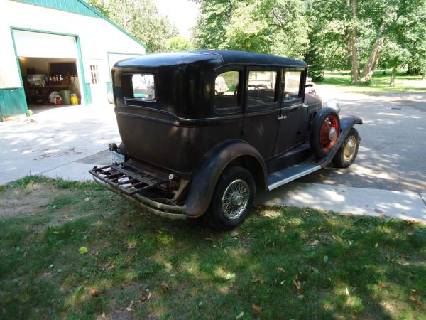 1930 Willys Deluxe sedan Model 98B (Unrestored) - America