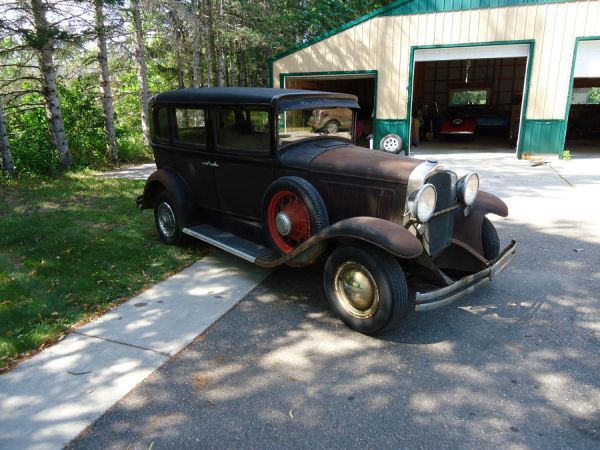 1930 Willys Deluxe sedan Model 98B (Unrestored) - America