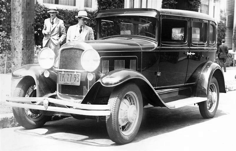 1930 Willys Deluxe Sedan Model 98B - America