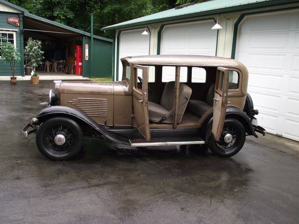 1932 Willys Sedan Model 6-90 - USA