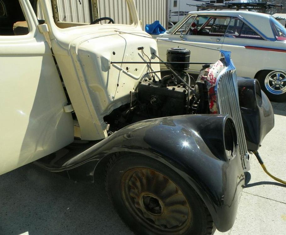 1933 Willys 4 Door Sedan Model 77 - America