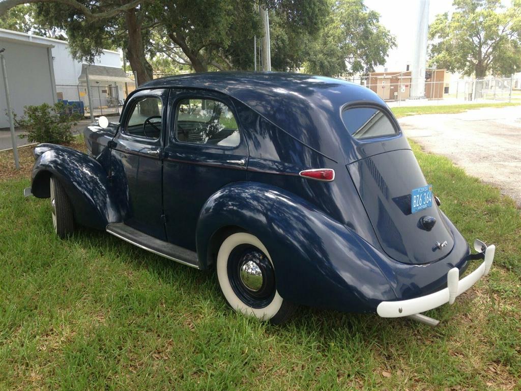 1939 Overland Sedan Model 39 - America