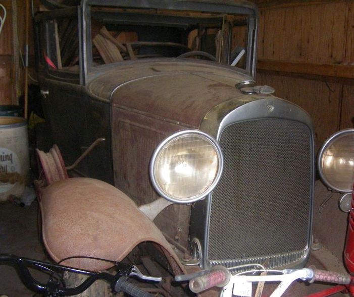 1930 Willys Deluxe Sedan Model 98B - USA