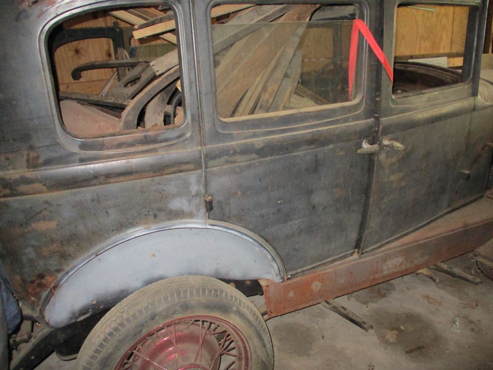 1930 Willys Deluxe Sedan Model 98B - USA