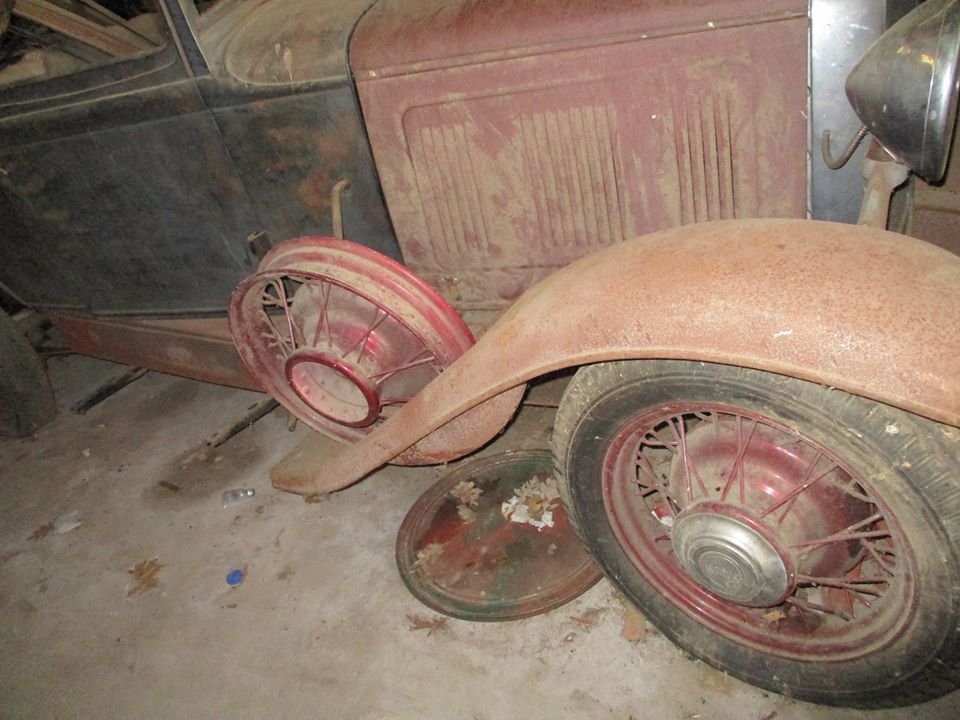 1930 Willys Deluxe Sedan Model 98B - USA