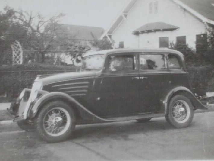 1934 Willys Sedan Model 77 - USA