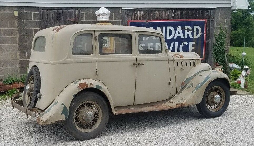 1935 Willys Model 77 Sedan - USA