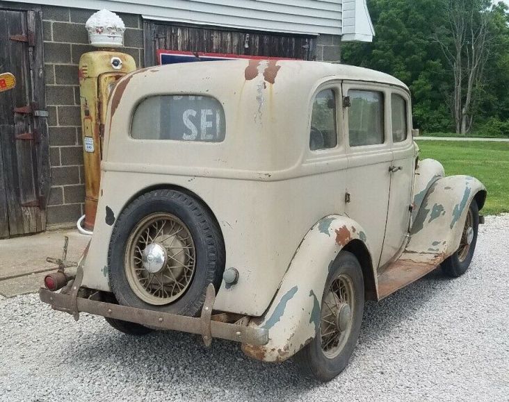 1935 Willys Model 77 Sedan - USA