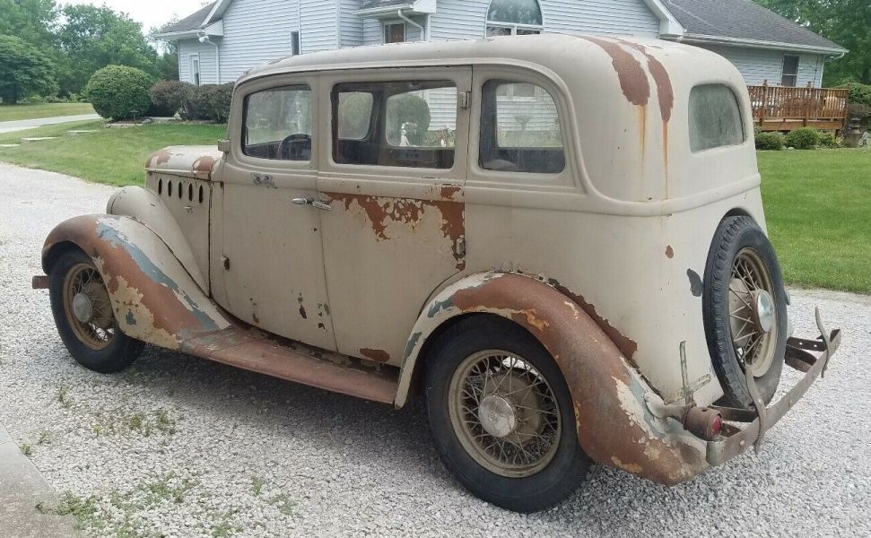 1935 Willys Model 77 Sedan - USA