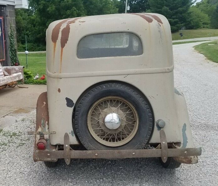 1935 Willys Model 77 Sedan - USA