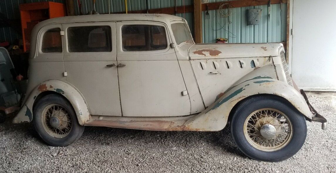 1935 Willys Model 77 Sedan - USA