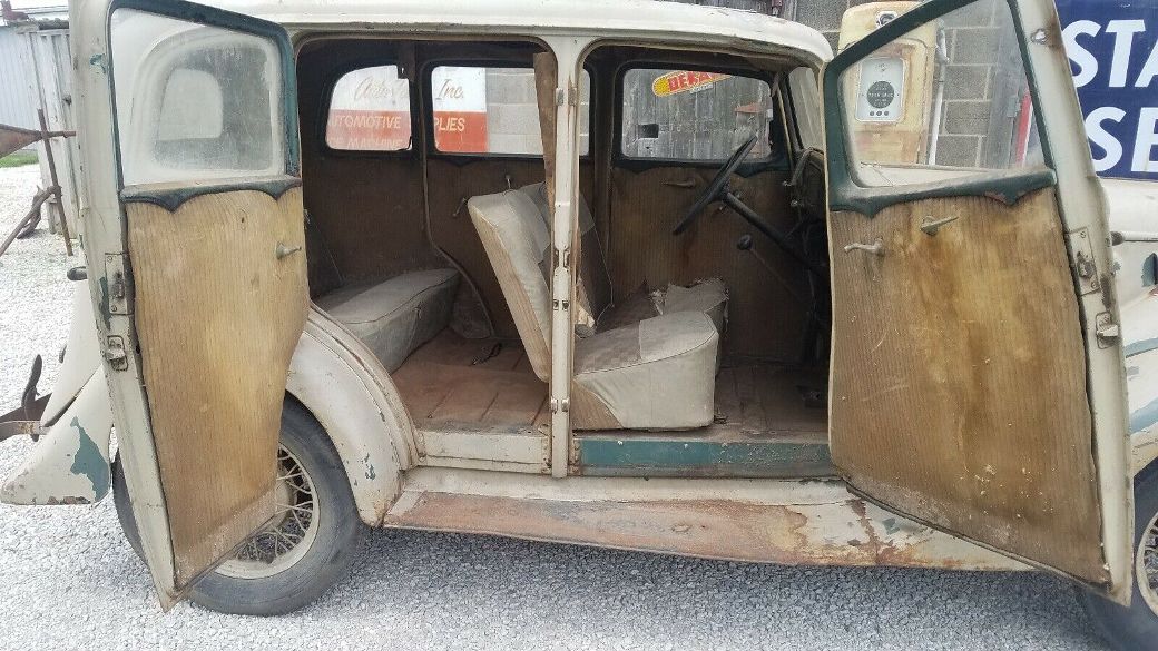 1935 Willys Model 77 Sedan - USA