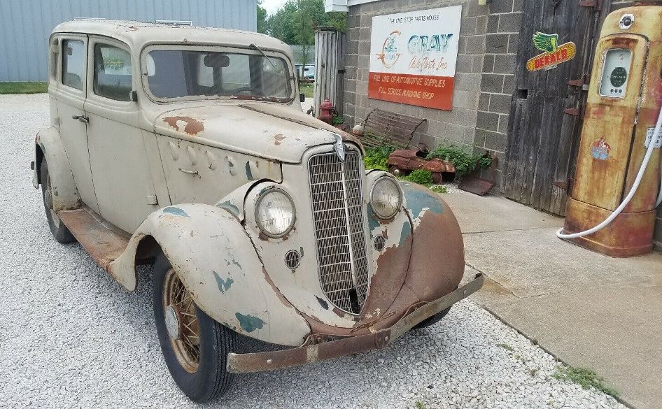 1935 Willys Model 77 Sedan - USA