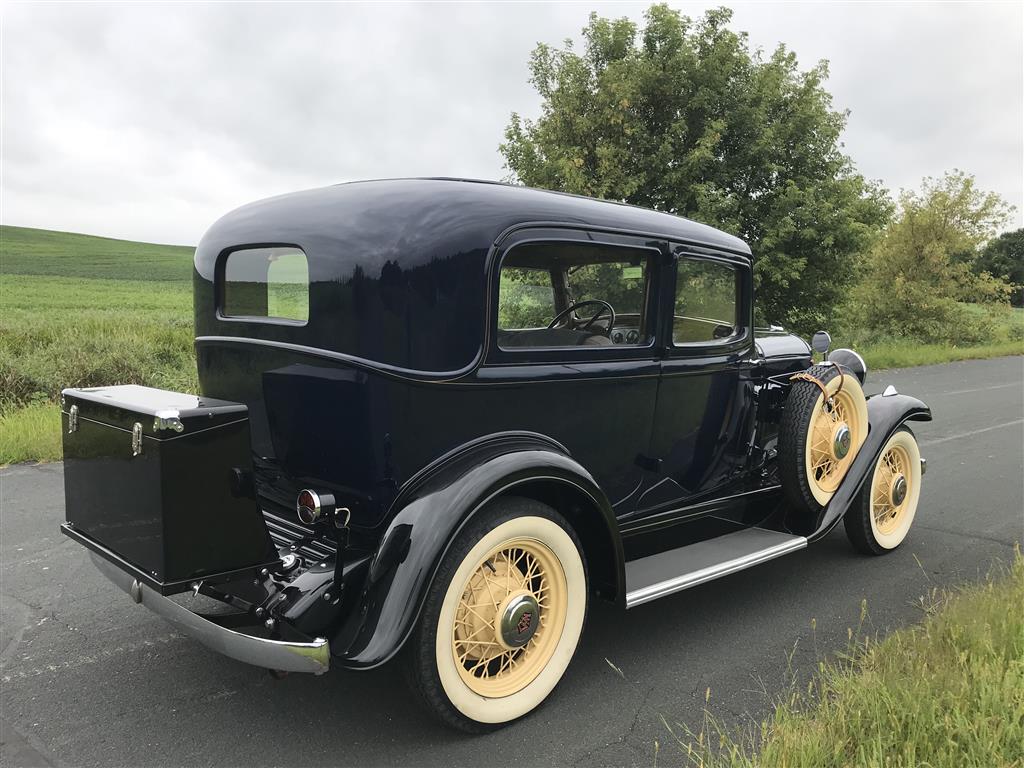 1933 Willys Model 6-90A Coach - America