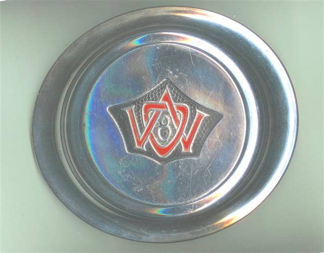 1932-1933 Willys 8-88 Wire Wheel Hubcap