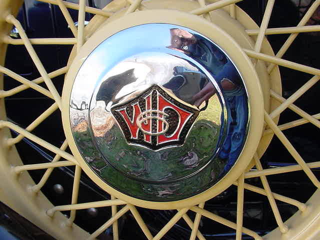1932 - 1933 Willys 6-90, 6-90A Wire Wheel Hubcap - Original