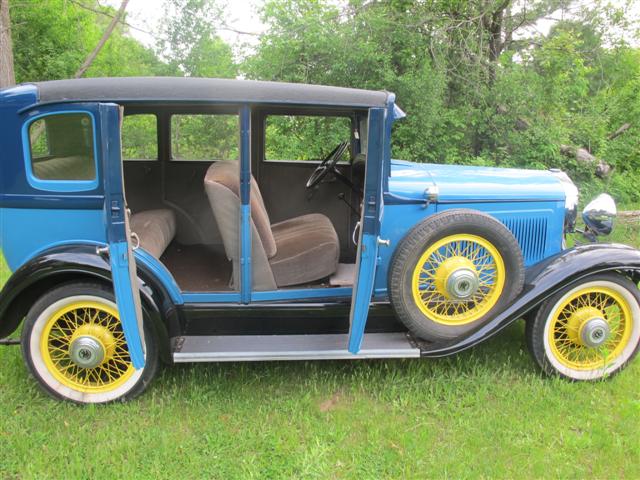 1930 Willys Knight Model 70B Sedan - America