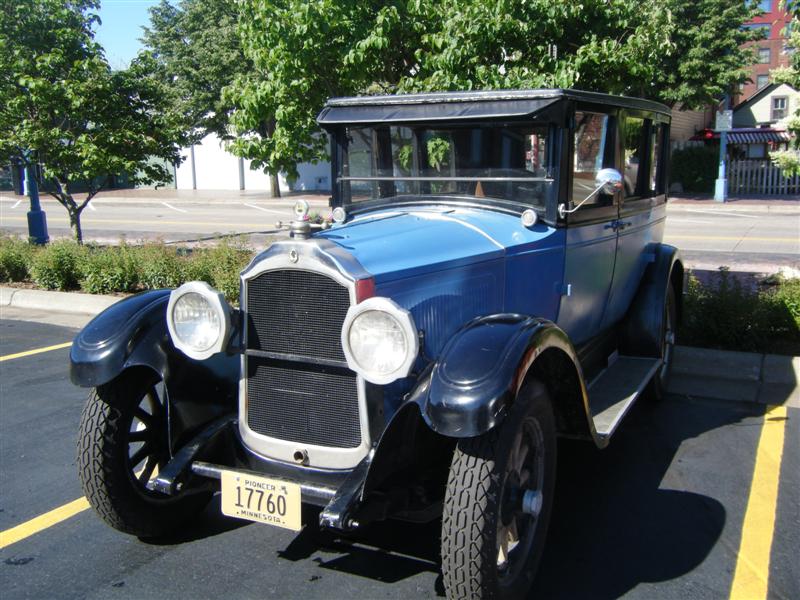 1924 Willys Knight Model 64 Sedan - America