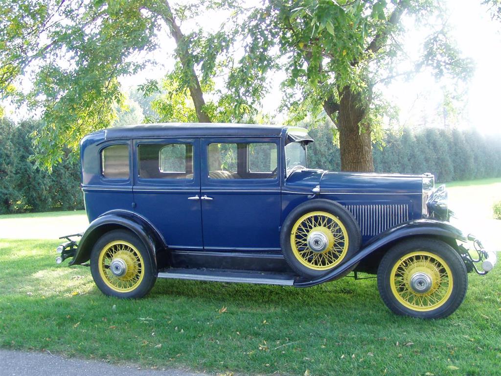 1930 Willys Knight Model 70B Sedan - America