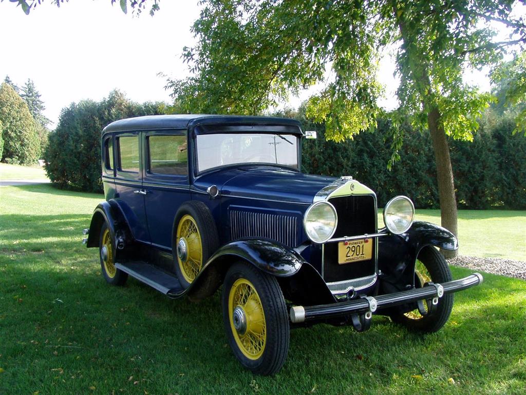 1930 Willys Knight Model 70B Sedan - America