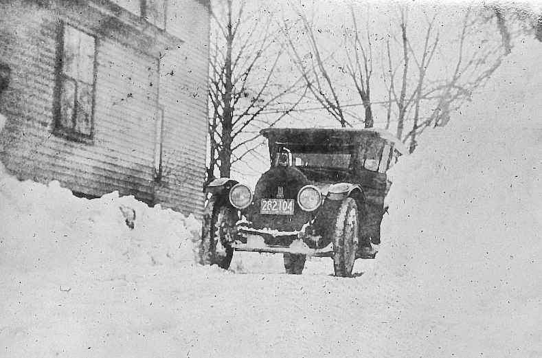 1917 Willys Knight Model 88-4 7 passenger Touring - America