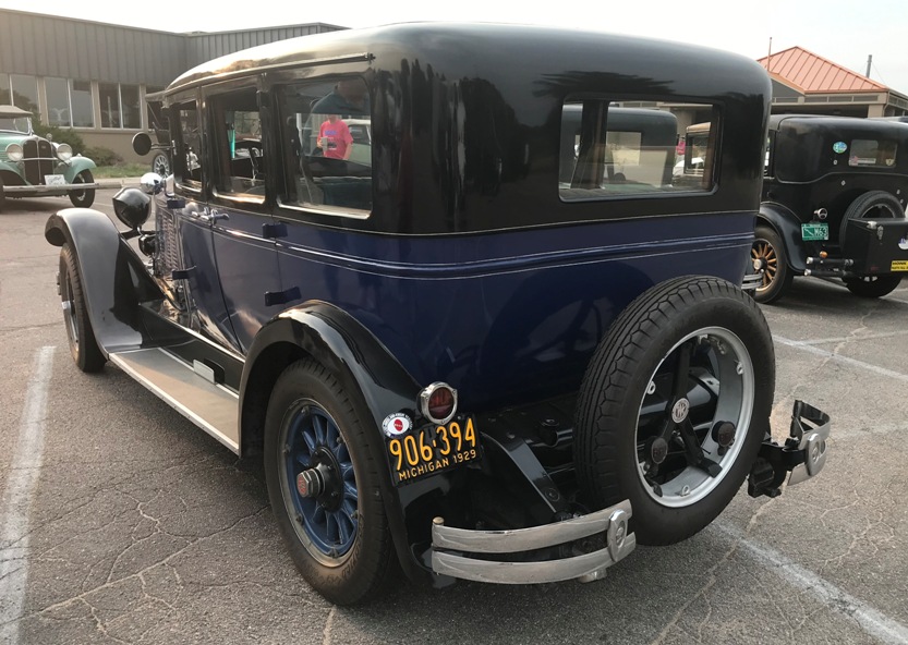 1929 Willys Knight Model 66A sedan - America