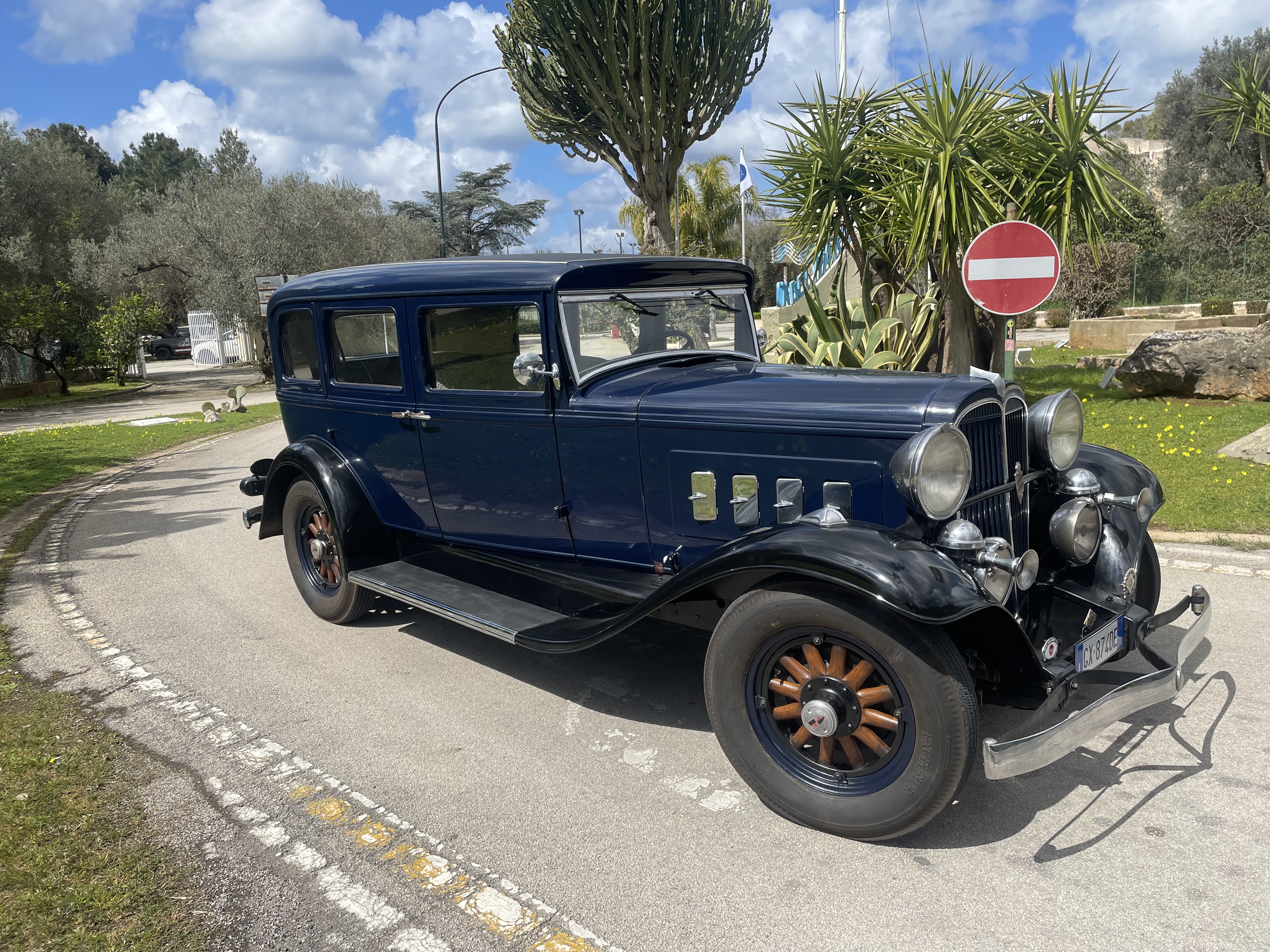 1931 Willys Knight Great Six Model 66D Sedan - Italy