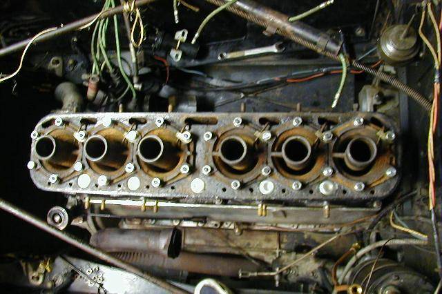 Top view showing Cyl Heads
