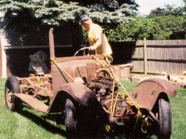 1928 Willys Knight Truck Model T100 (1 Ton) - America