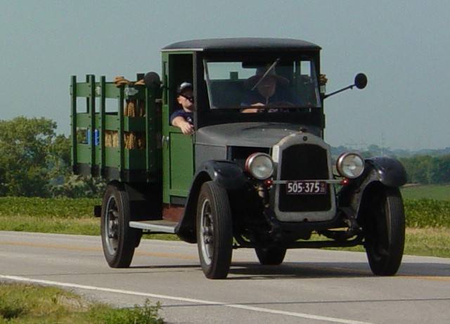 1928 Willys Knight Truck Model T100 (1 Ton) - America